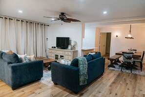 Fernseher, Kamin