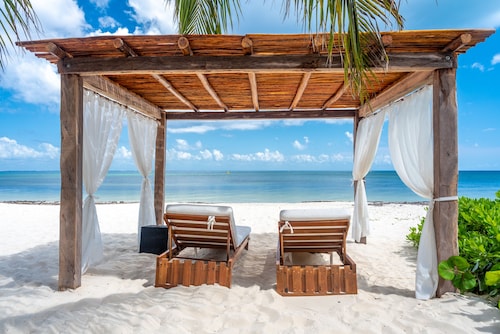 Del Sol- Beachfront Paradise – Villa on Pristine Sandy beach