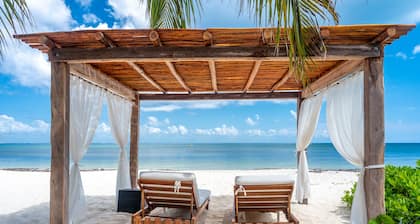 Del Sol- Beachfront Paradise – Villa on Pristine Sandy beach
