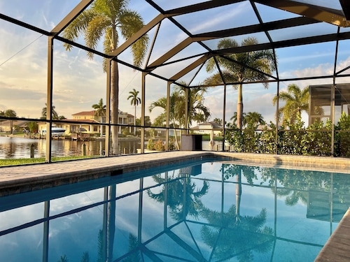 6 Bedroom Waterfront Home with Amazing Sunset Views