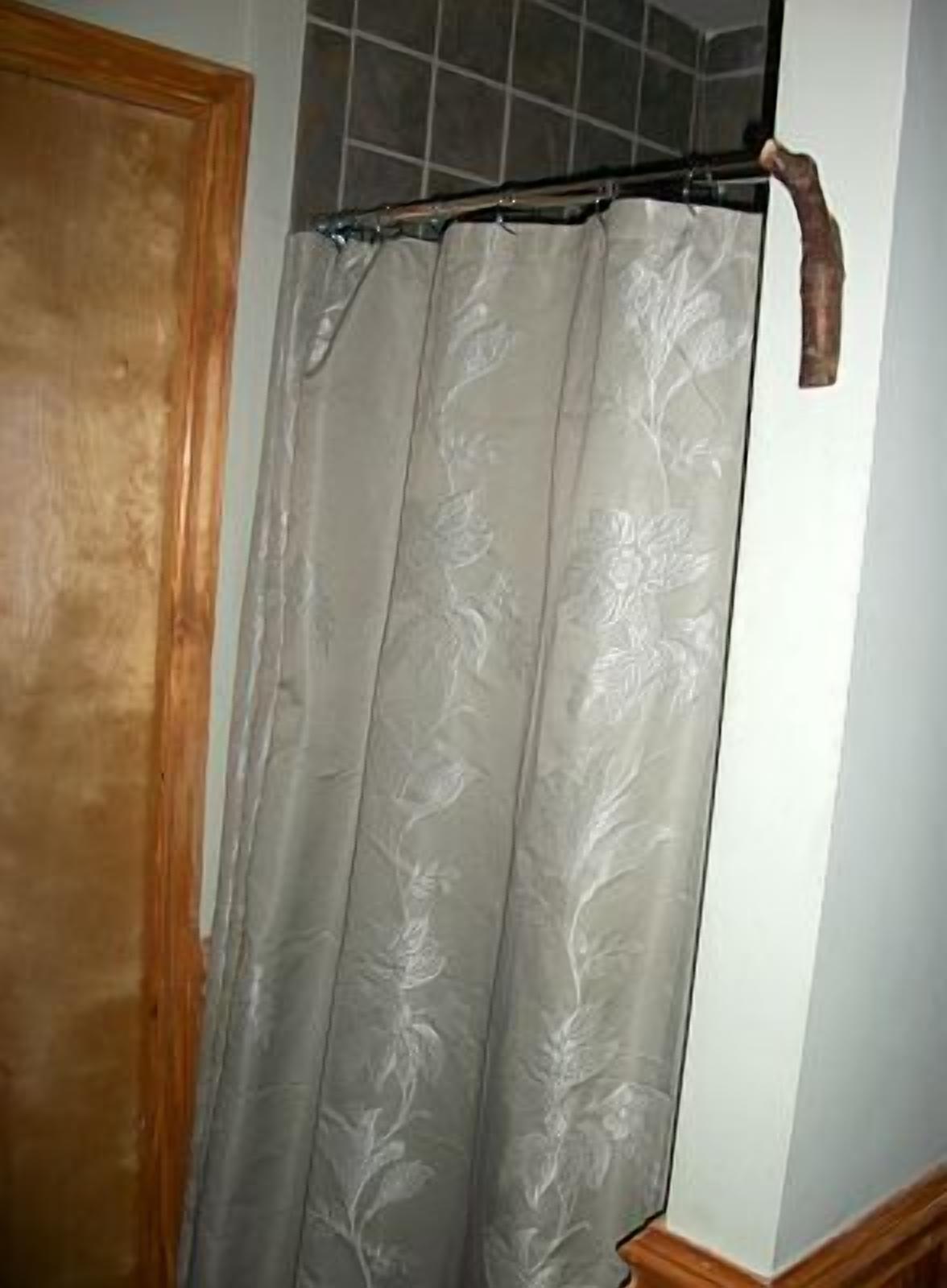 Ducha y bañera combinadas, secador de pelo, toallas y jabón