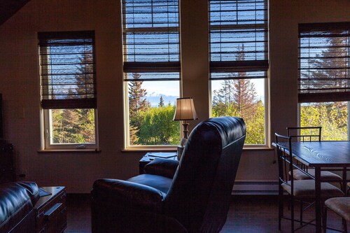 Cozy suite to get away to Homer, AK. Enjoy the views of the Spit and Kachemak Ba