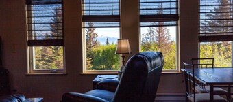 Cozy suite to get away to Homer, AK. Enjoy the views of the Spit and Kachemak Ba