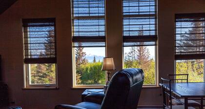 Cozy suite to get away to Homer, AK. Enjoy the views of the Spit and Kachemak Ba