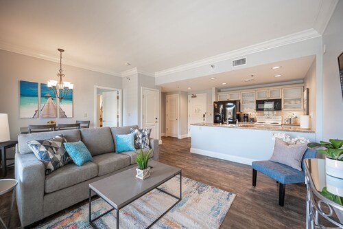 VIERA SUITE WITH VIEWS AND LAKE ACCESS!!!