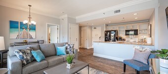 VIERA SUITE WITH VIEWS AND LAKE ACCESS!!!