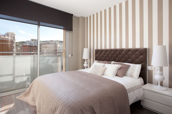 2 bedrooms, iron/ironing board, travel crib, free WiFi