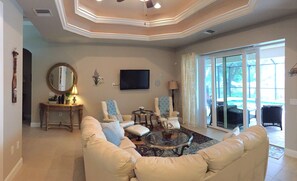 TV - Top Rated House For Rent! Short Walk To Beach. Swimming Pool. Family-Friendly (Englewood)