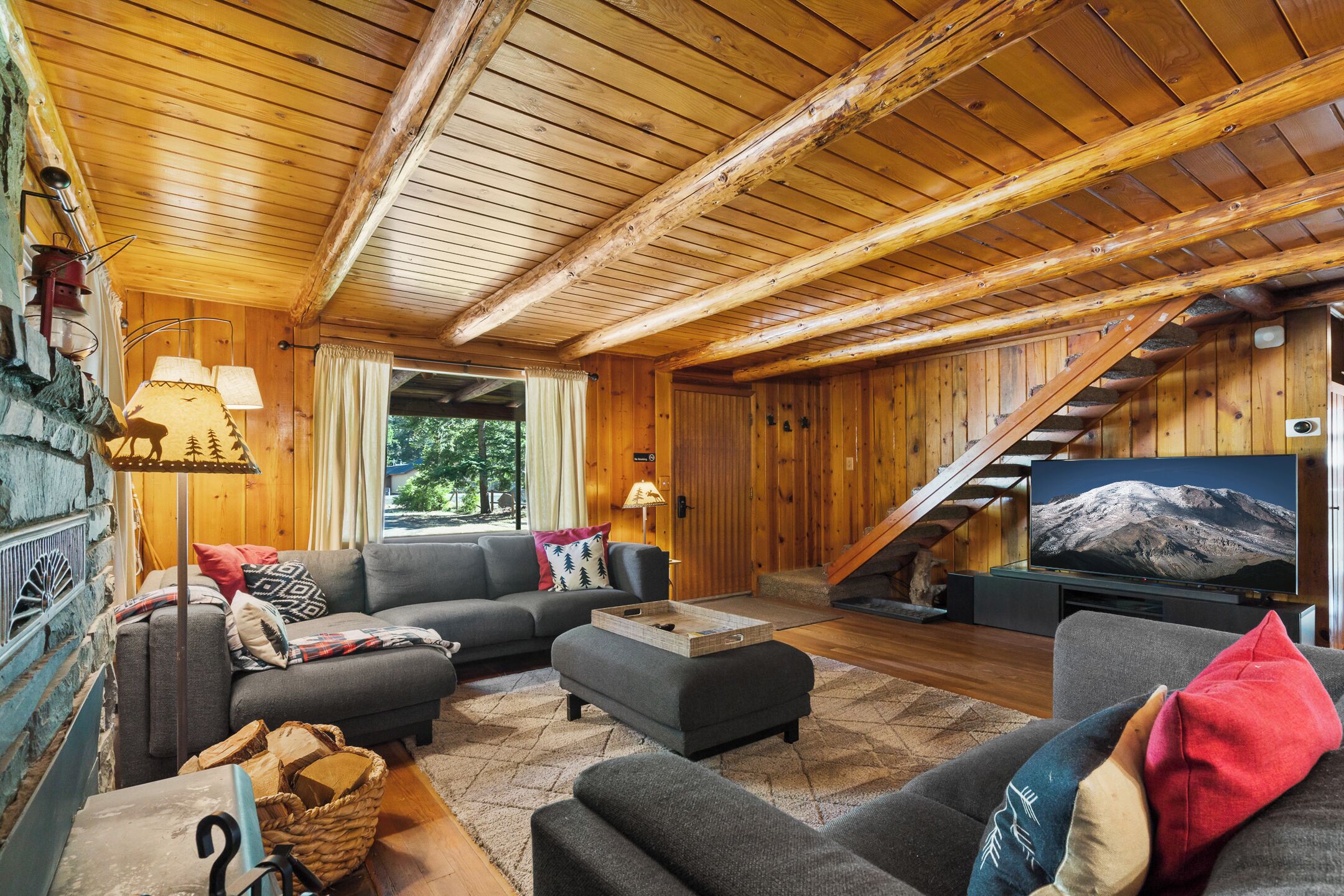 智能电视、壁炉、电子游戏、桌上足球