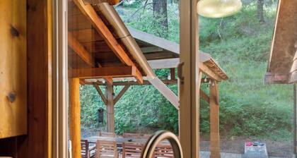 Luxurious Log Cabin Getaway at White Pass