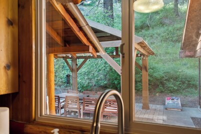 Luxurious Log Cabin Getaway at White Pass