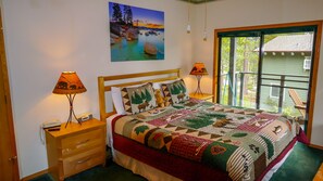 3 makuuhuonetta, työpöytä, silitysrauta/-lauta, vauvan matkasänky