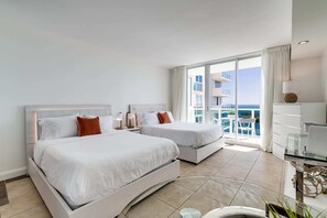 1 bedroom, desk, iron/ironing board, travel crib - Ocean View Balcony. Pool & Hot tub. Fast Wi-Fi (Miami)