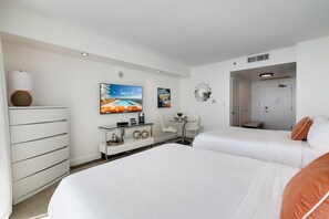 1 bedroom, desk, iron/ironing board, travel crib - Ocean View Balcony. Pool & Hot tub. Fast Wi-Fi (Miami)