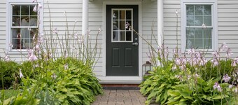 Heart of Lenox!! - renovated downtown apartment