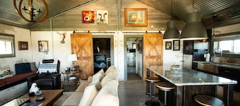 CHARMING renovated barn with swimming pool & hot tub!