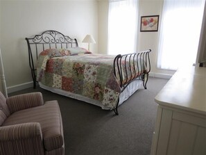 2 chambres, fer et planche à repasser, Wi-Fi gratuit, draps fournis