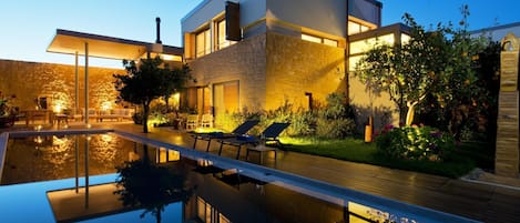 Outdoor pool, a heated pool