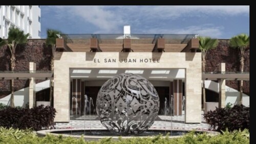 ISLA VERDE BEST LOCATION!  COMPLETELY REMODELED OCEAN VIEW LUXURY APARTMENT.