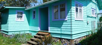 Lovingly Updated Detached Cottage In Walkable West Seattle Neighborhood