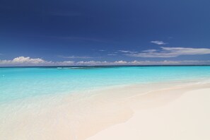 Am Strand, Liegestühle, Strandtücher