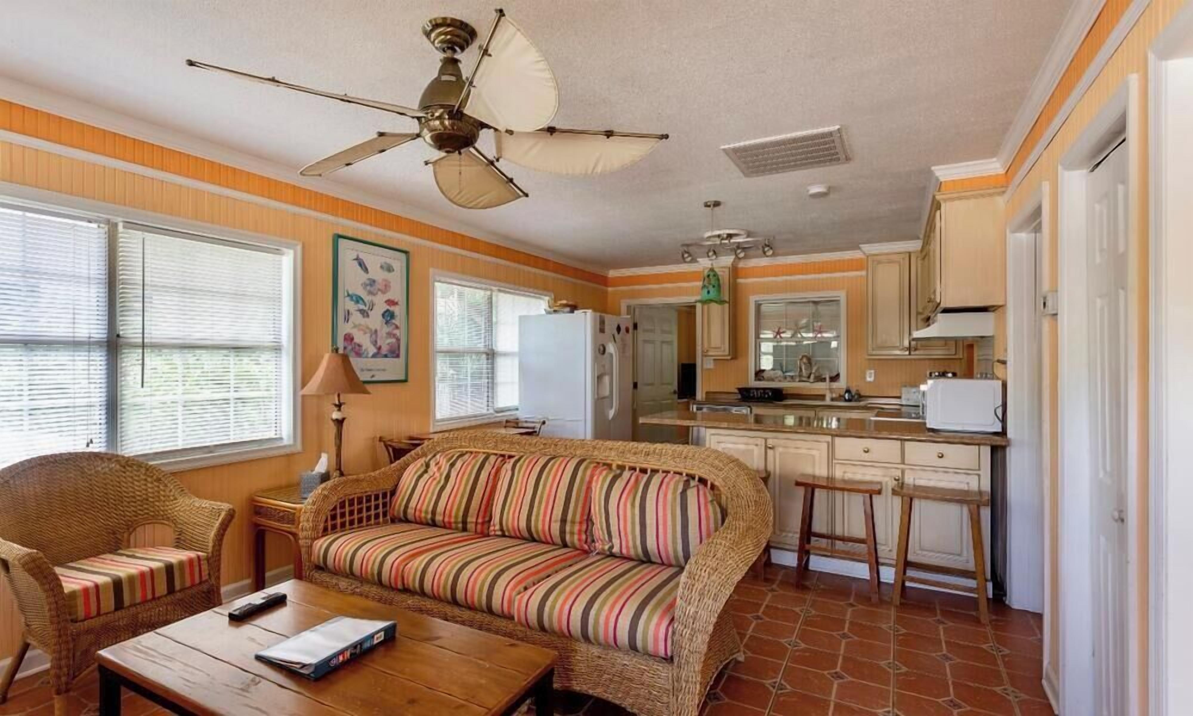 智能电视、DVD 播放器、书