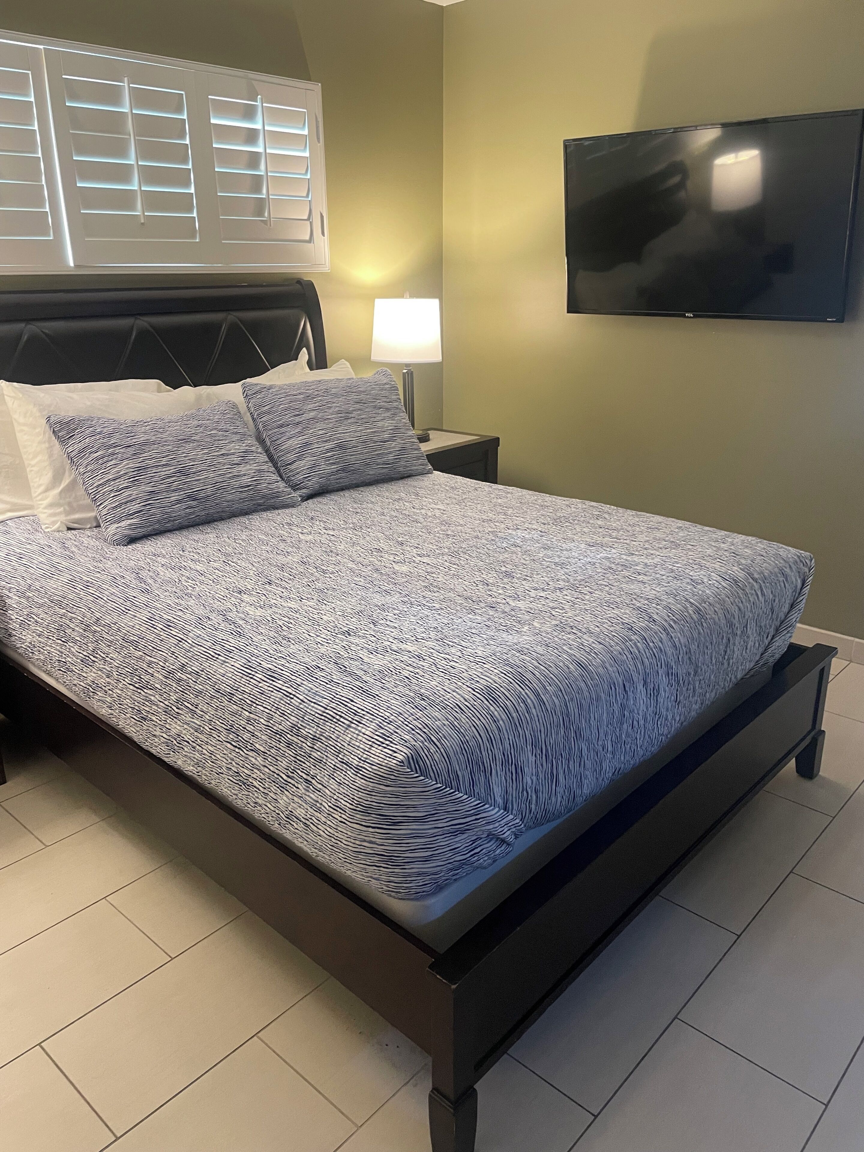 1 habitación, tabla de planchar con plancha, wifi y ropa de cama 