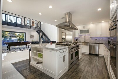 Escape To Modern Luxury-1.5 Miles to the Strip! So close to everything you want!