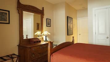 1 chambre, lit avec matelas en mousse à mémoire, bureau
