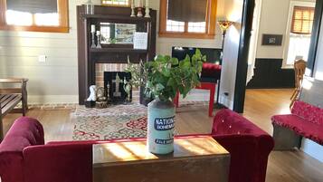 Smart TV, fireplace, books, stereo