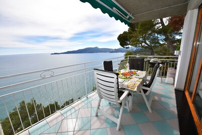 Fully equipped, luxurious apartment w/ private Sea access, spectacular view