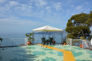 تناول الطعام بالخارج