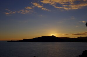 كراسي للتشمس، مناشف للشاطئ