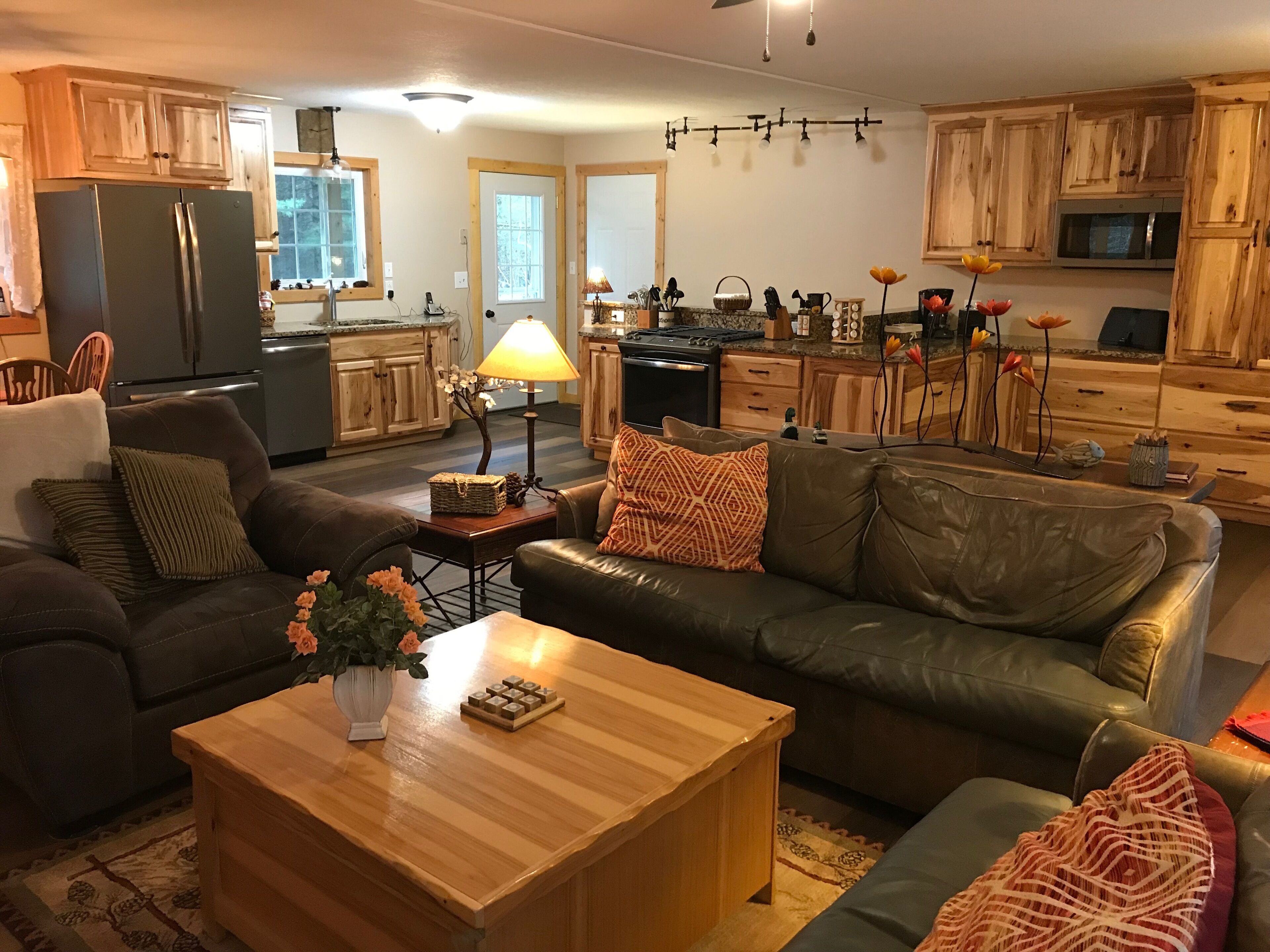 Smart TV, reproductor de DVD, libros y biblioteca musical 