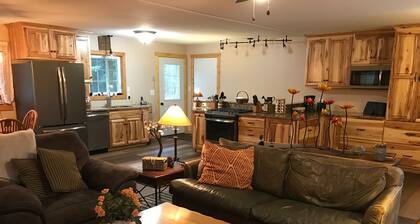 Snowmobile from Cabin to Trail, Backup Generator, Plenty of Parking