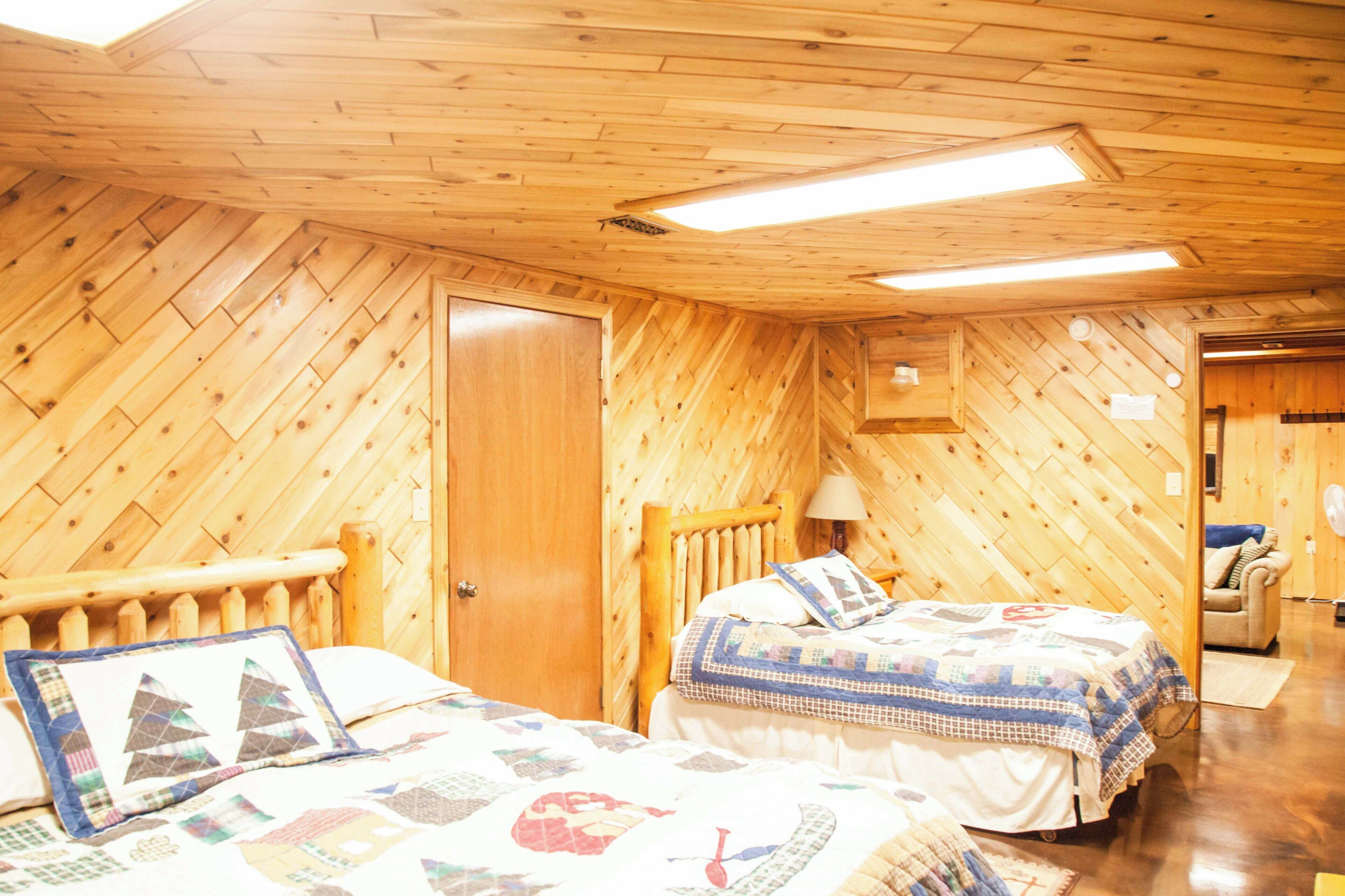 3 Schlafzimmer, Betten mit Memory-Foam-Matratzen, Schreibtisch