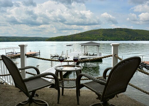 Romantic Cabin On-the-Water-Breathtaking View-Beach Fire Pit! Avail Jun/Sep'26