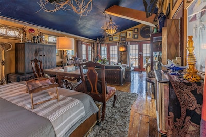 LaView 2-Story Waterfront Couples Suite -No kids, no drama & no stress allowed