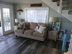 Smart TV, music library, stereo