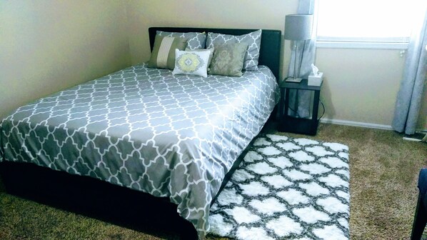 2 habitaciones, tabla de planchar con plancha, wifi y ropa de cama 