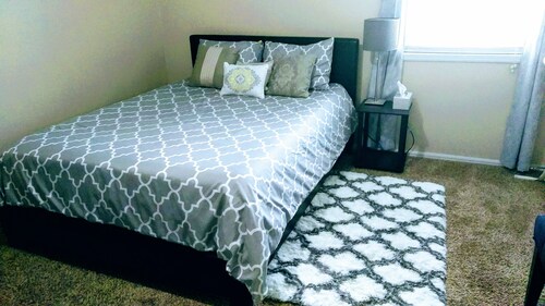 A GREAT FIND!! Discounts for this Lovely, Clean, Colorful & Comfy 2B/2B Condo! 