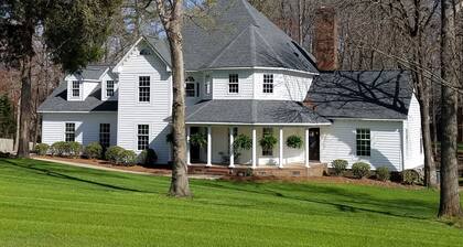Grand Luxury Home 6BR/4BA.Close Dntown/Coliseum/HP Mkts.Lge Kitch.Outdoor Areas.