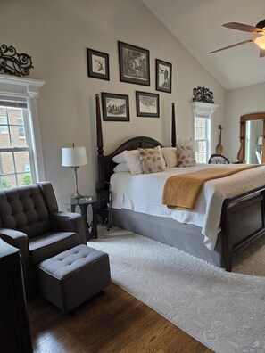 6 bedrooms, desk, iron/ironing board, travel crib