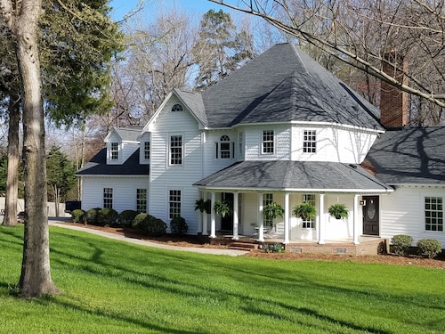 Grand Luxury Home 6BR/4BA.Close Dntown/Coliseum/HP Mkts.Lge Kitch.Outdoor Areas.