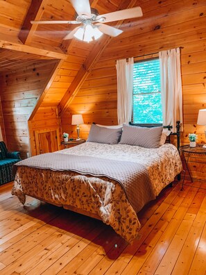 3 bedrooms, Egyptian cotton sheets, iron/ironing board, free WiFi