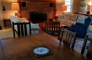 Smart TV, fireplace, DVD player, books - NH Country Retreat Family Reunions & Weddings (Tamworth)