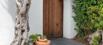 West Portal Studio, Ocean View and Convenient!