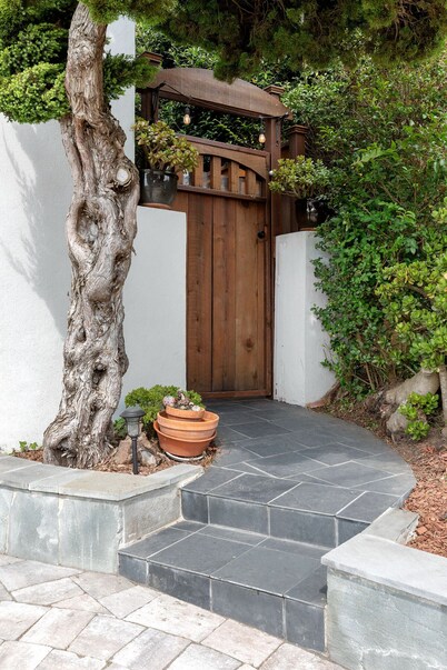 West Portal Studio, Ocean View and Convenient!