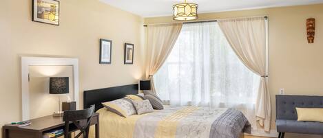 1 slaapkamer, een bureau, een strijkplank/strijkijzer, gratis wifi