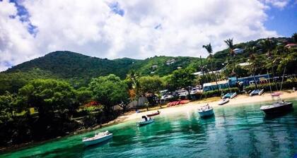 Cactus Flower Cottage - a Charming Quiet Retreat with Ocean View